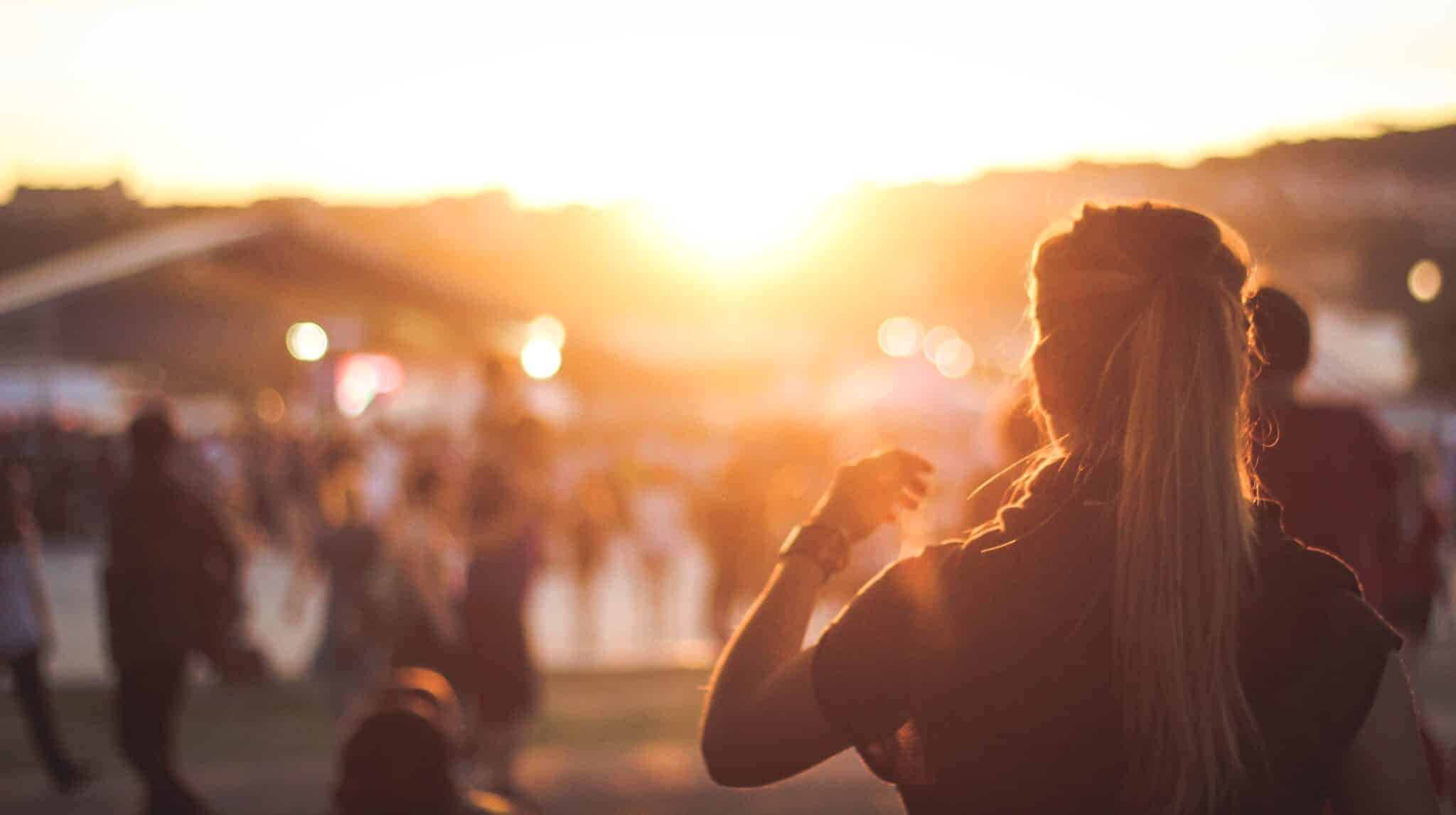 people looking at the sun | Photo by Maxime Bhm on Unsplash
